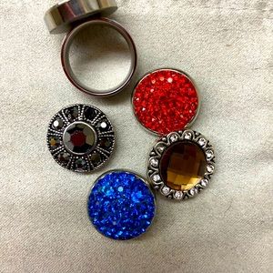 Ring with 4 ring snaps